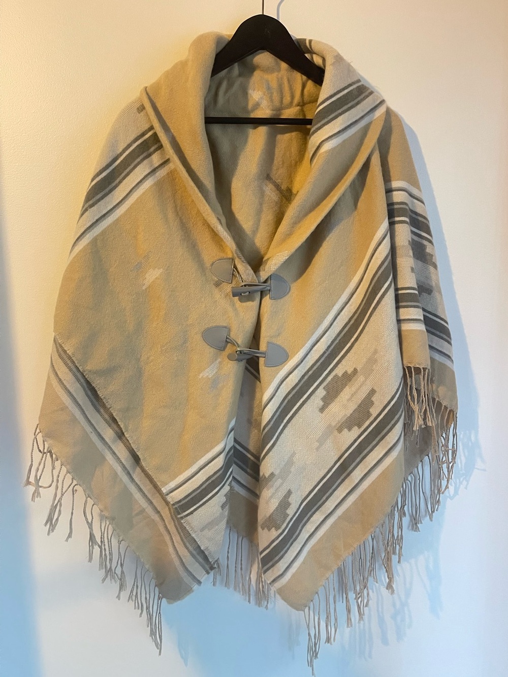 NWT Claire's Southwestern Fringe Poncho Cape Beige Aztec Toggle Closure OS